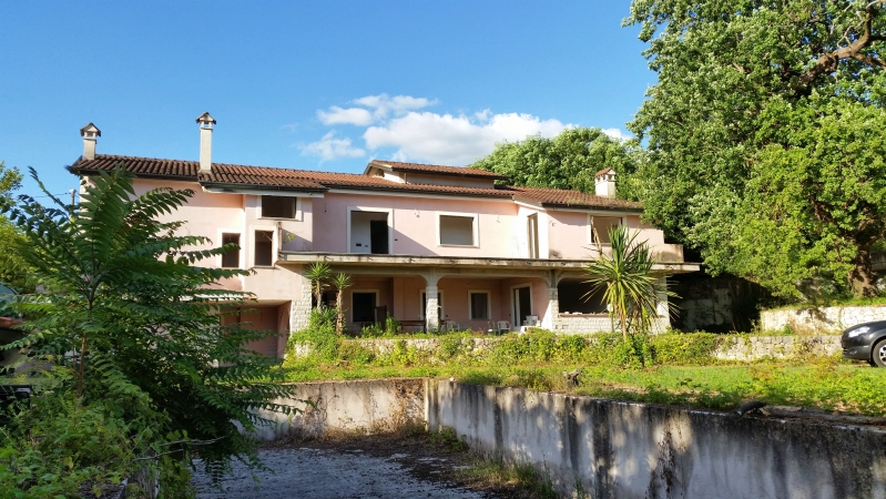 Villa da rifinire Residenziale
