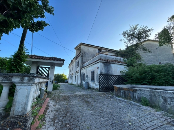 Casa indipendente con ampio parco verde,in vendita, Cassino Residenziale
