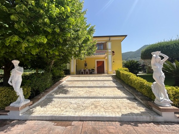 Villa con parco verde Piscina, in vendita, Sant'elia Residenziale