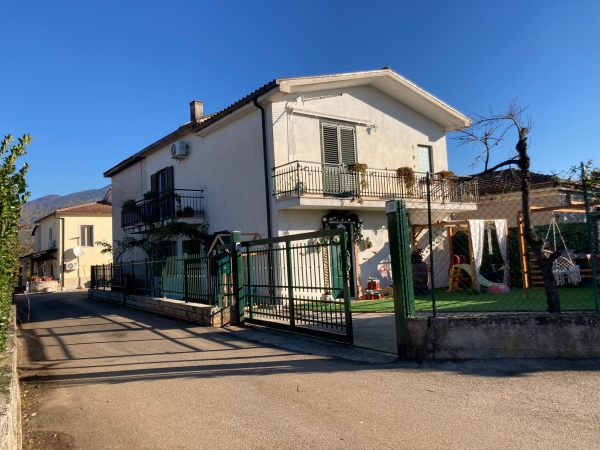 Semi-indipendente su 2 livelli, in vendita, Villa Santa Lucia Residenziale