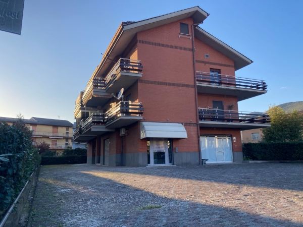 Locale commerciale in locazione, Piedimonte San Germano Commerciale