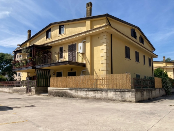 Appartamento con terrazzo e posto auto, in vendita, Cassino. Residenziale