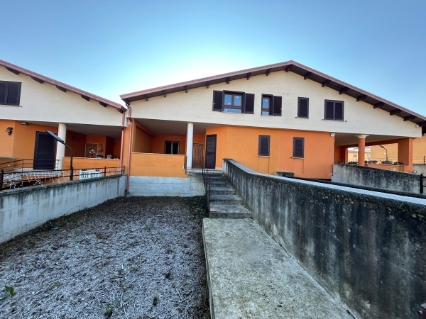 Villa a schiera, in vendita, Rocca d'Evandro. Residenziale