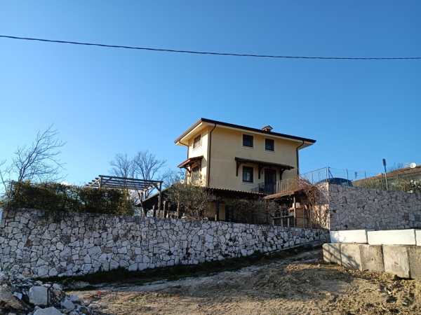 Villa su tre livelli, Cassino. Residenziale