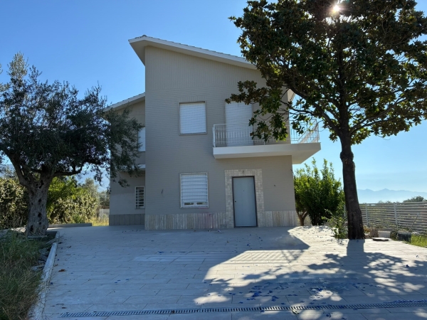 Villa indipendente, in vendita, Piedimonte San Germano (FR). Residenziale